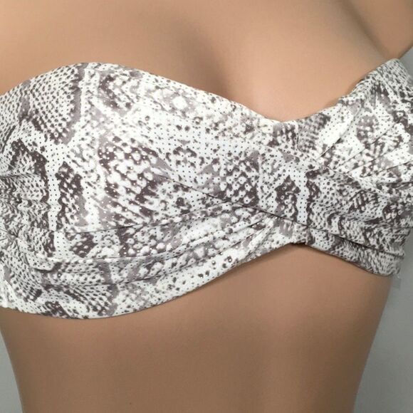 Carmen Marc Valvo bikini top. NWT - Picture 6 of 9